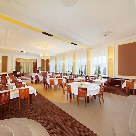 Palace Club